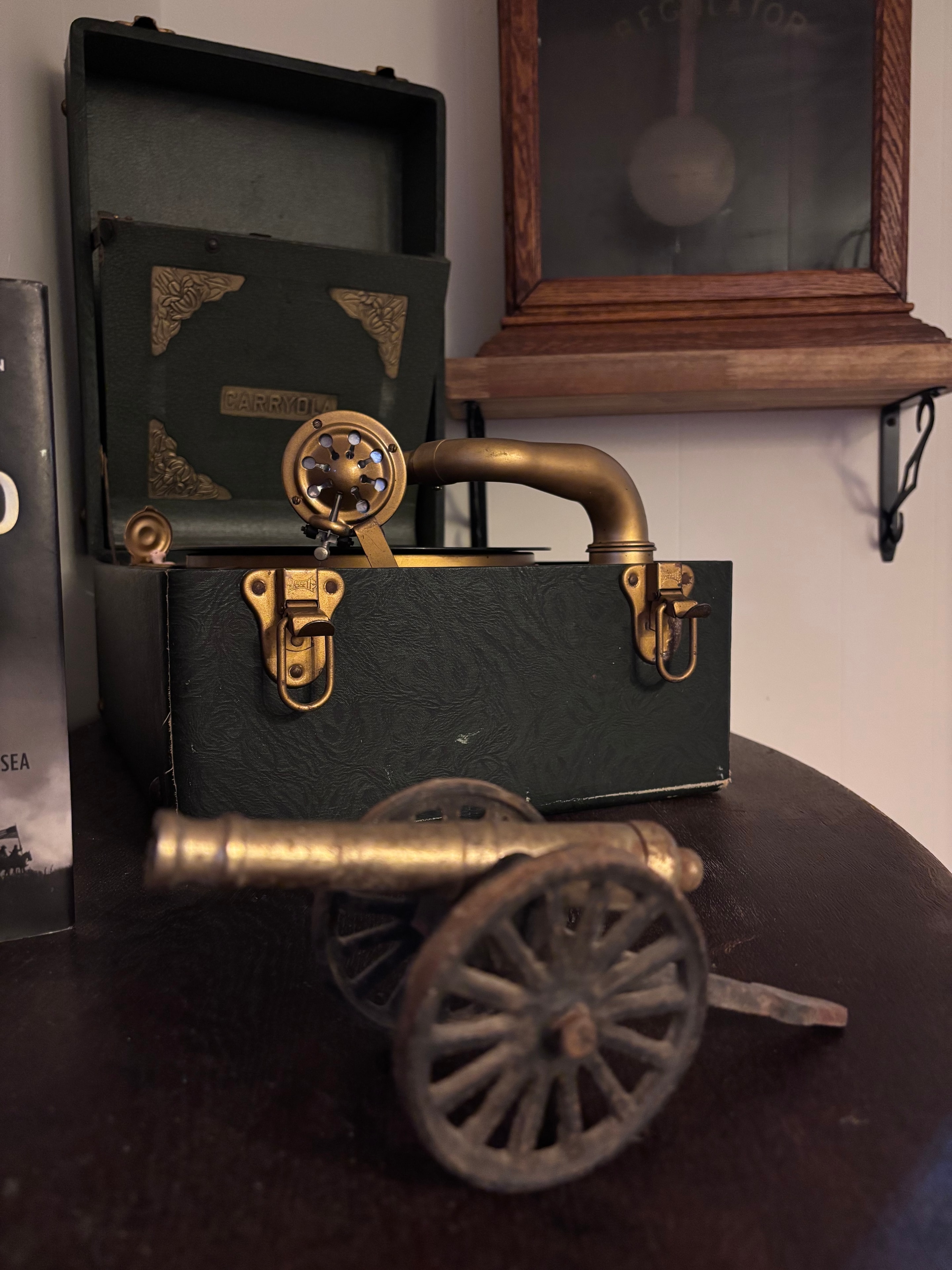 Antique Civil War musket and personal effects displayed at Cannon House Retreat